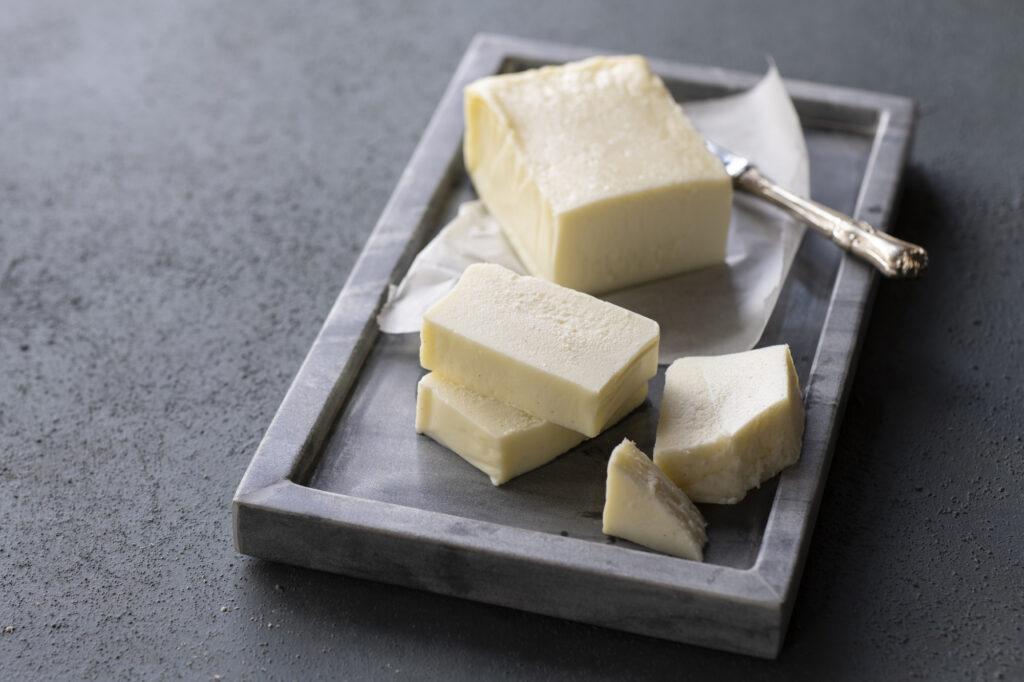 ファームチーズケーキ物語｜船方農場が4年かけて届ける、“白い一切れ”の哲学。