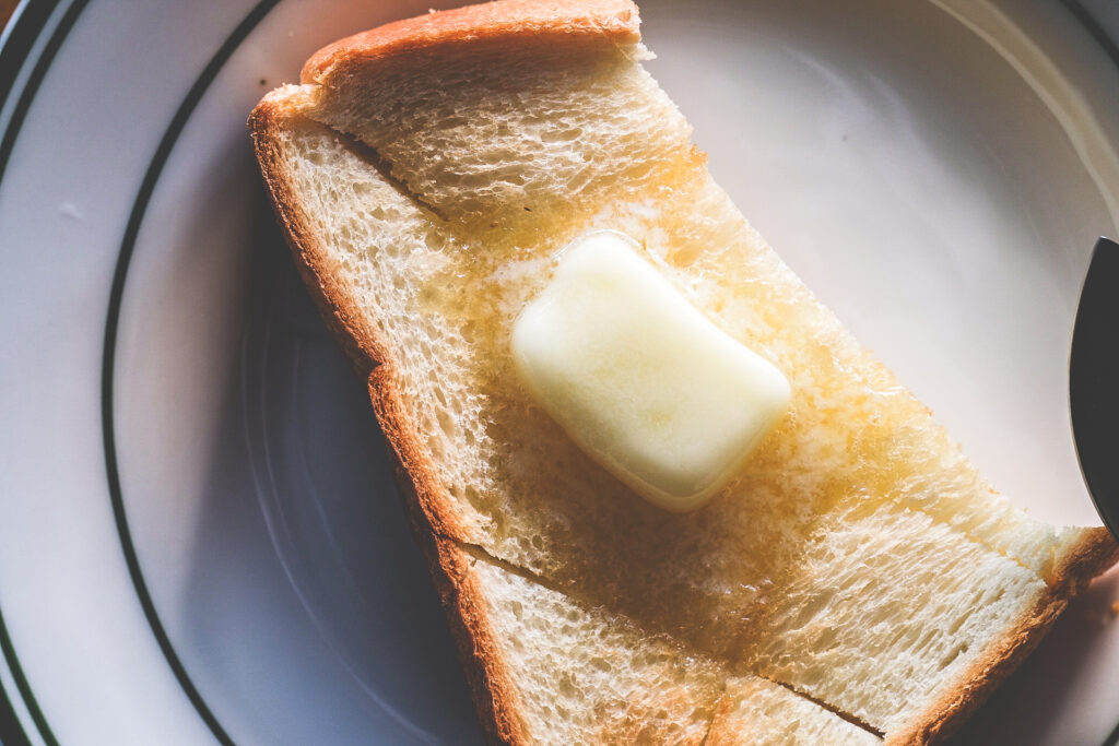 バターは、牛乳からできていない。